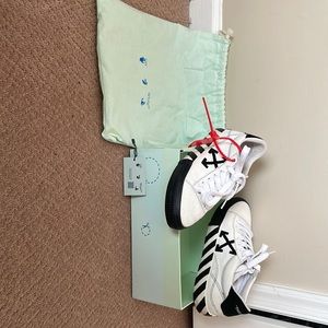 OFF WHITE WOMENS SHOE. NEW ARROW LOW VULCANIZED WHITE BLACK SIZE US 9 WOMENS